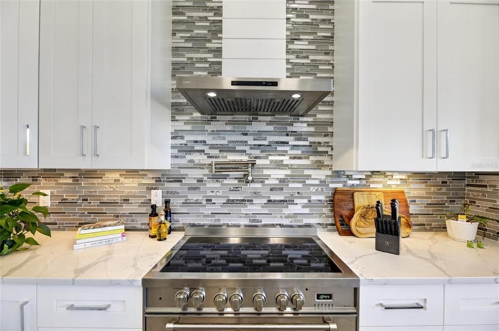 Active With Contract: $779,000 (3 beds, 3 baths, 2571 Square Feet)