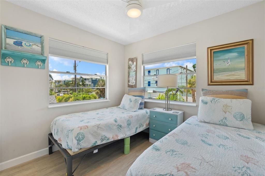 For Sale: $1,299,000 (4 beds, 4 baths, 1682 Square Feet)