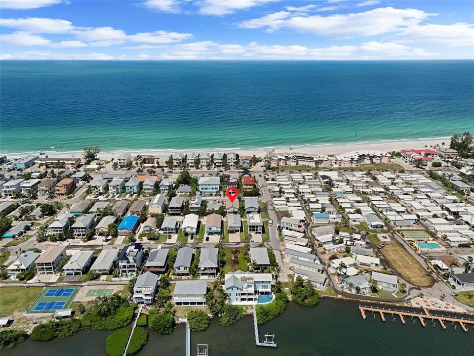 For Sale: $1,299,000 (4 beds, 4 baths, 1682 Square Feet)