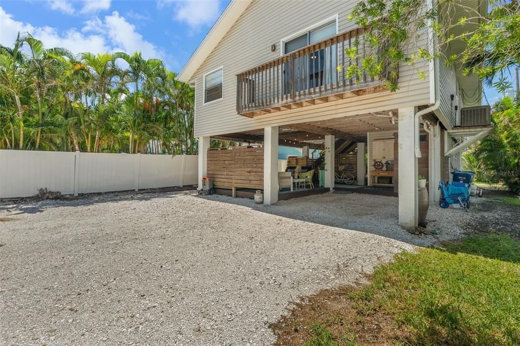 For Sale: $1,299,000 (4 beds, 4 baths, 1682 Square Feet)