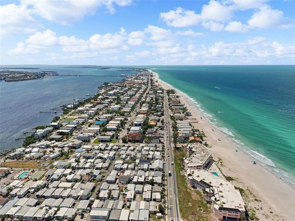 For Sale: $1,299,000 (4 beds, 4 baths, 1682 Square Feet)
