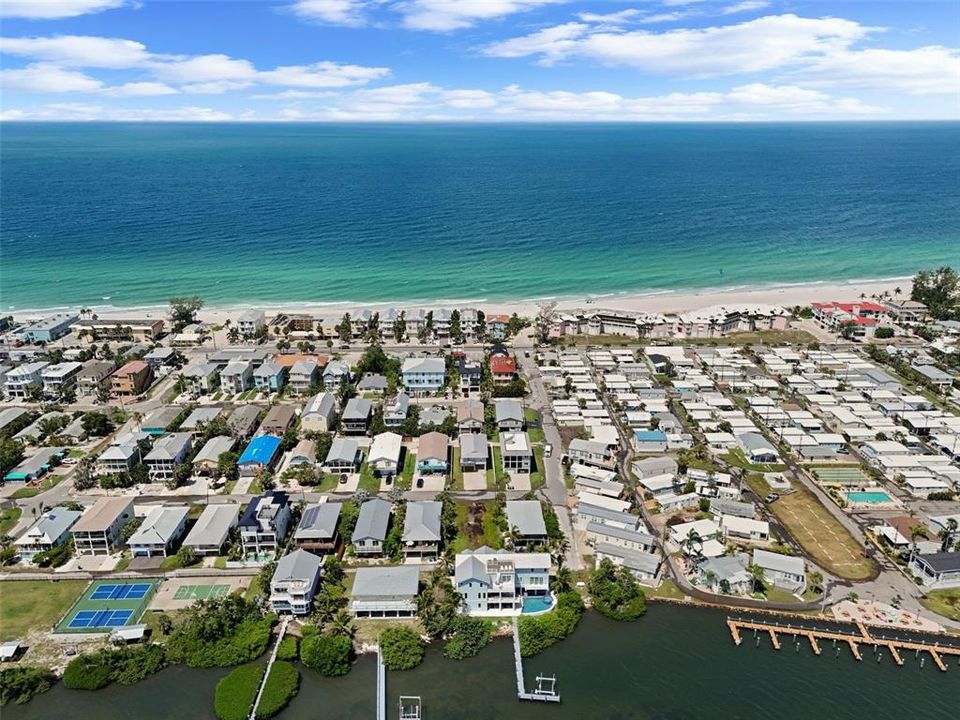For Sale: $1,299,000 (4 beds, 4 baths, 1682 Square Feet)