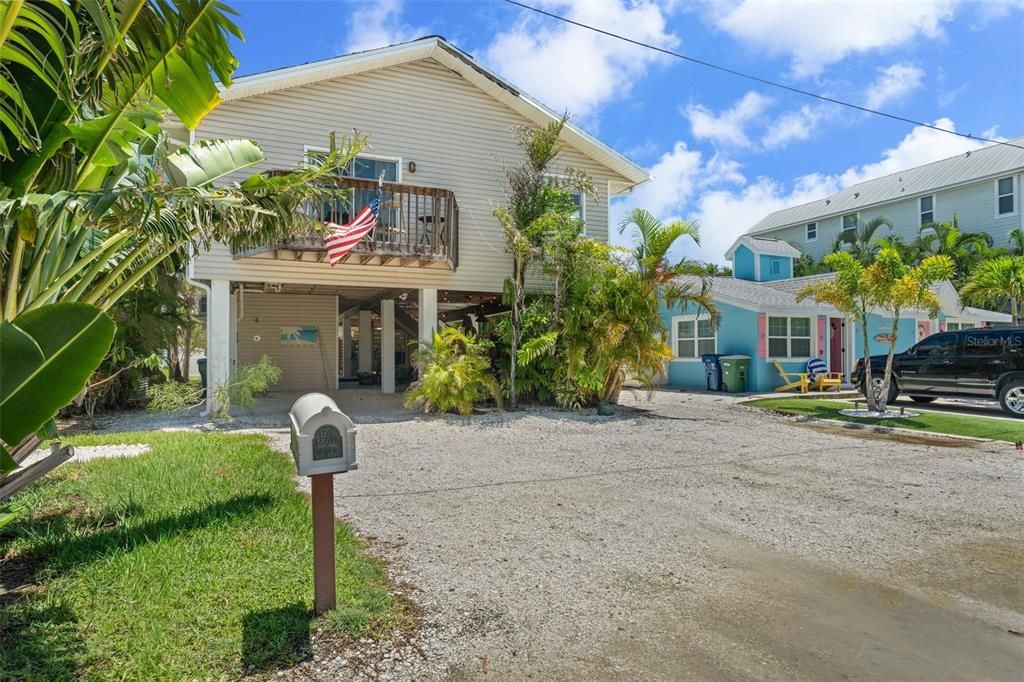 For Sale: $1,299,000 (4 beds, 4 baths, 1682 Square Feet)