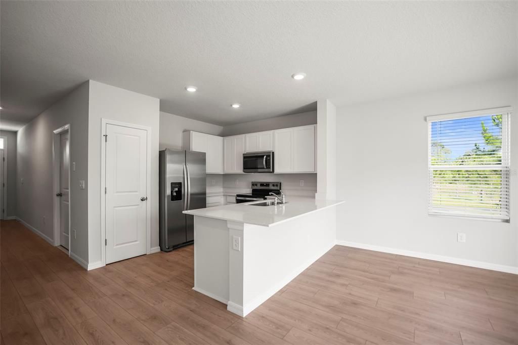 For Rent: $2,500 (3 beds, 2 baths, 1464 Square Feet)