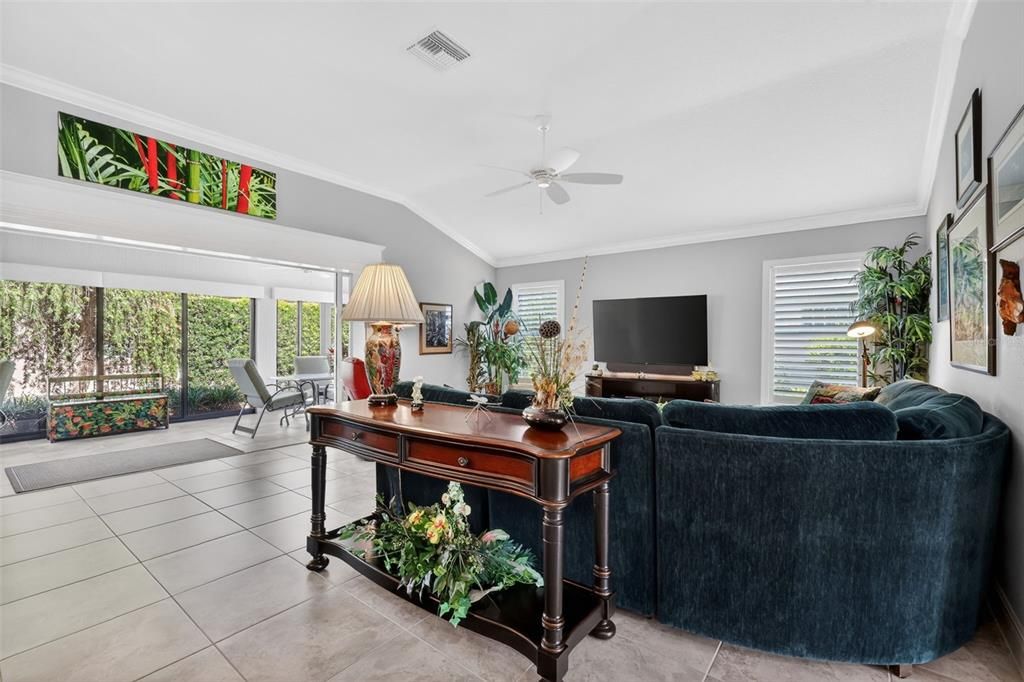 En Venta: $500,000 (3 camas, 2 baños, 2215 Pies cuadrados)