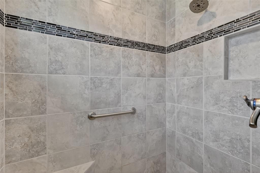 En Venta: $500,000 (3 camas, 2 baños, 2215 Pies cuadrados)
