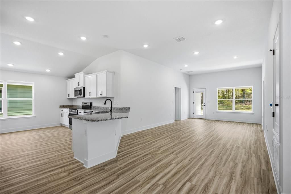 En Venta: $322,500 (4 camas, 2 baños, 1820 Pies cuadrados)