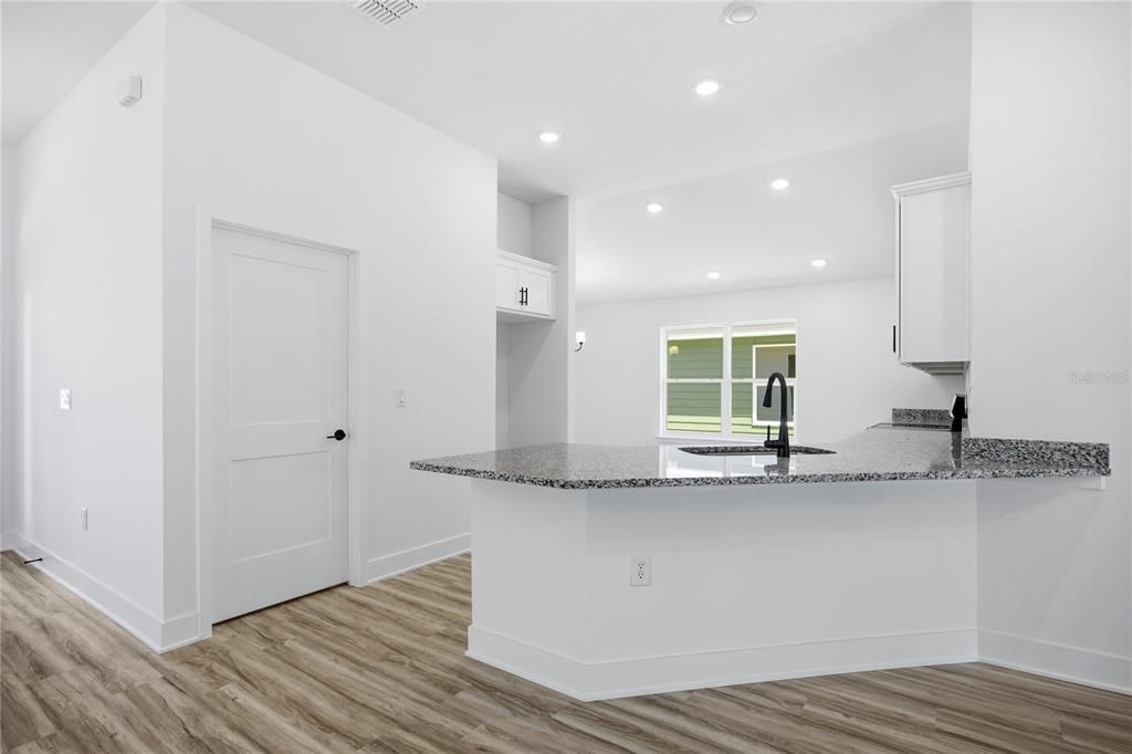 En Venta: $322,500 (4 camas, 2 baños, 1820 Pies cuadrados)