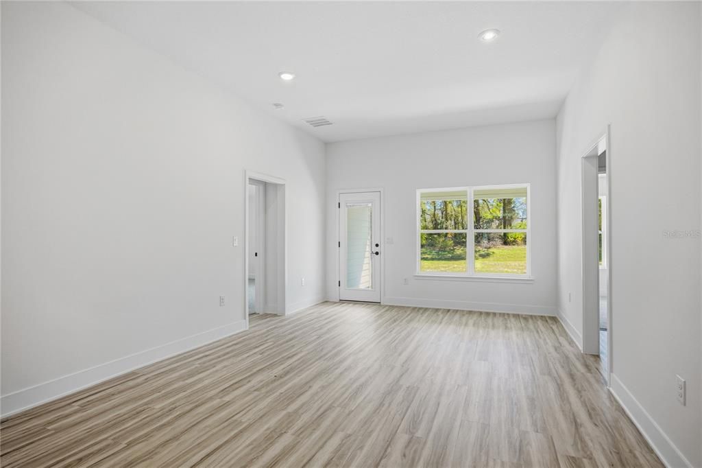 En Venta: $322,500 (4 camas, 2 baños, 1820 Pies cuadrados)