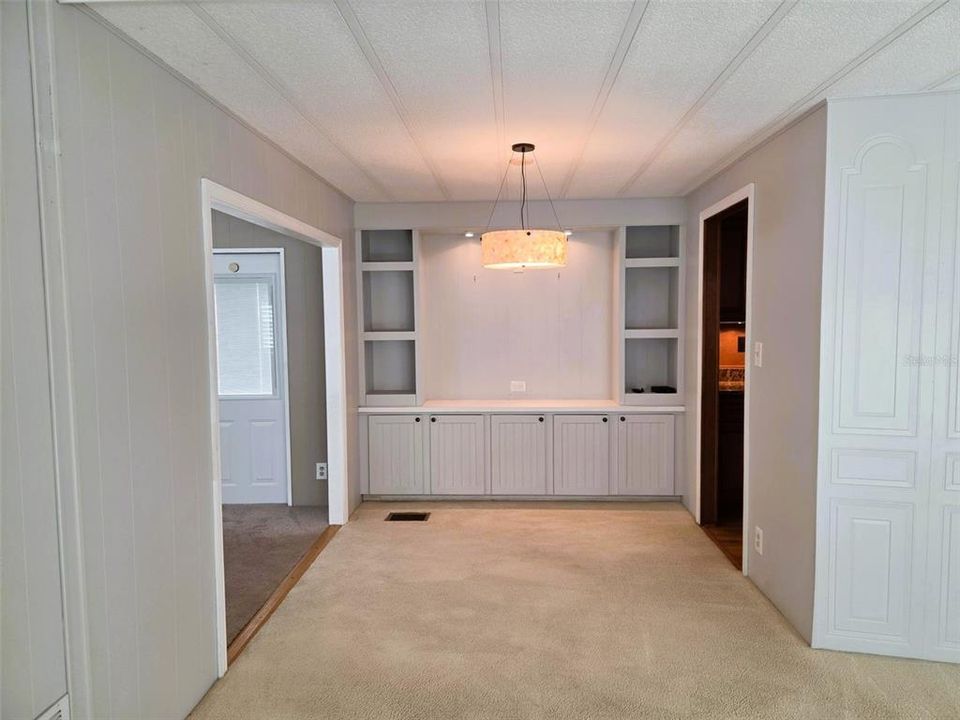 For Sale: $270,000 (2 beds, 2 baths, 1324 Square Feet)