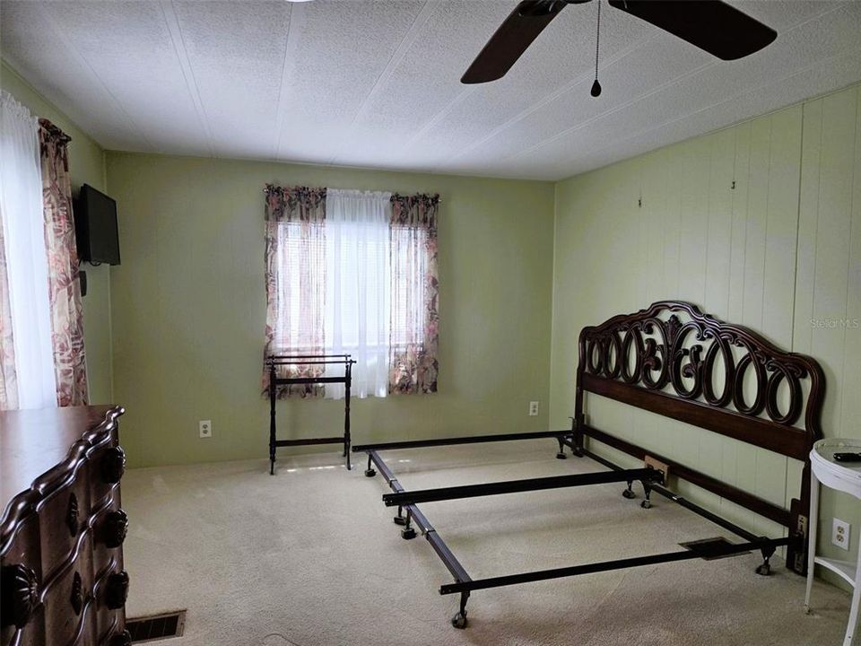 For Sale: $270,000 (2 beds, 2 baths, 1324 Square Feet)