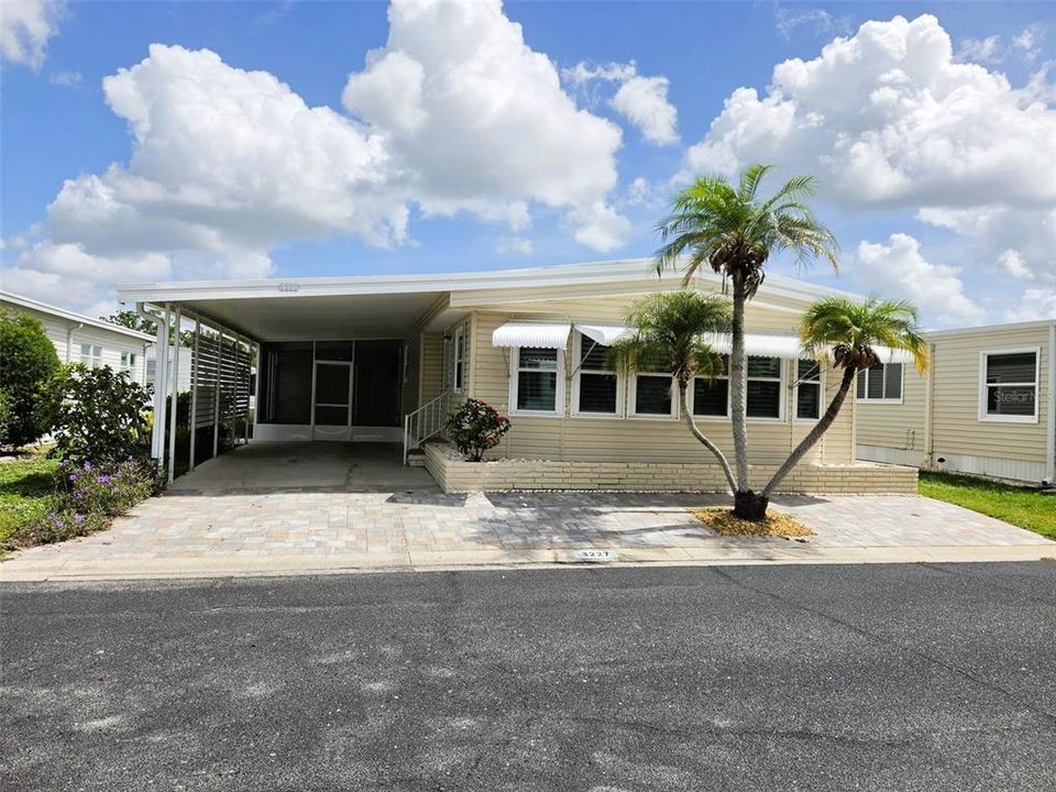 For Sale: $270,000 (2 beds, 2 baths, 1324 Square Feet)