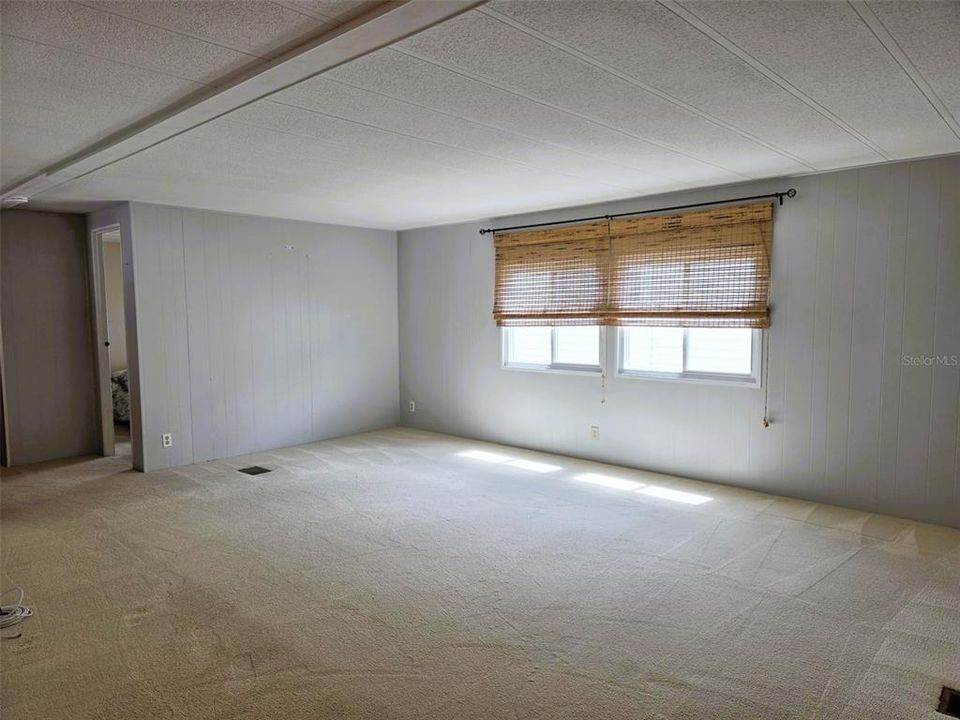 For Sale: $270,000 (2 beds, 2 baths, 1324 Square Feet)