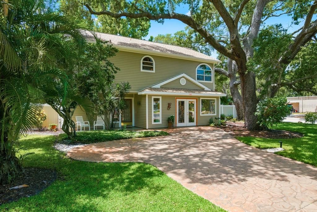 For Sale: $725,000 (3 beds, 2 baths, 2016 Square Feet)