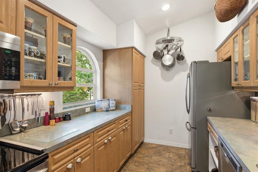 For Sale: $725,000 (3 beds, 2 baths, 2016 Square Feet)