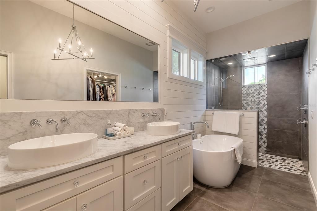 For Sale: $1,095,000 (5 beds, 3 baths, 2759 Square Feet)