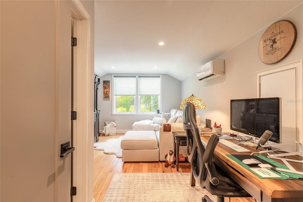 For Sale: $1,095,000 (5 beds, 3 baths, 2759 Square Feet)