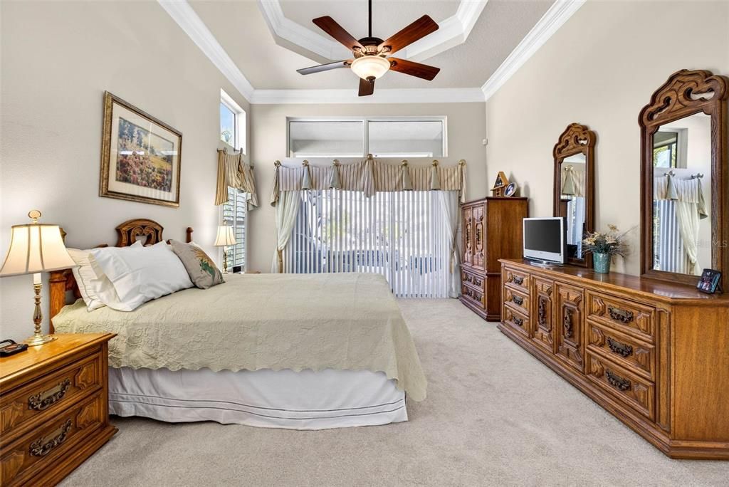 Под контрактом: $585,000 (4 спален, 3 ванн, 2675 Квадратных фут)