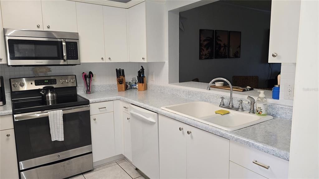 For Rent: $2,200 (2 beds, 2 baths, 1256 Square Feet)