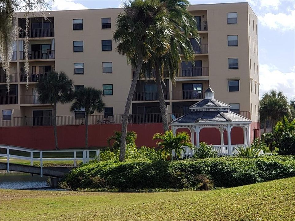 For Rent: $2,200 (2 beds, 2 baths, 1256 Square Feet)