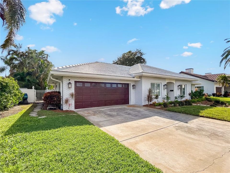 For Sale: $1,175,000 (3 beds, 2 baths, 2367 Square Feet)
