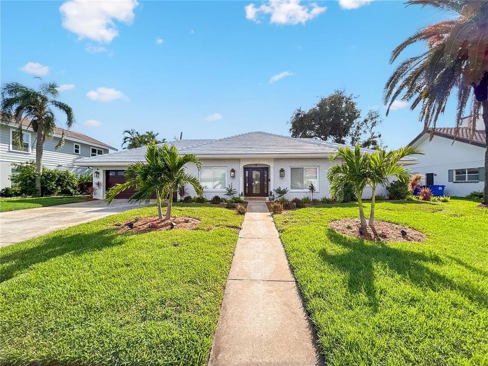 For Sale: $1,175,000 (3 beds, 2 baths, 2367 Square Feet)