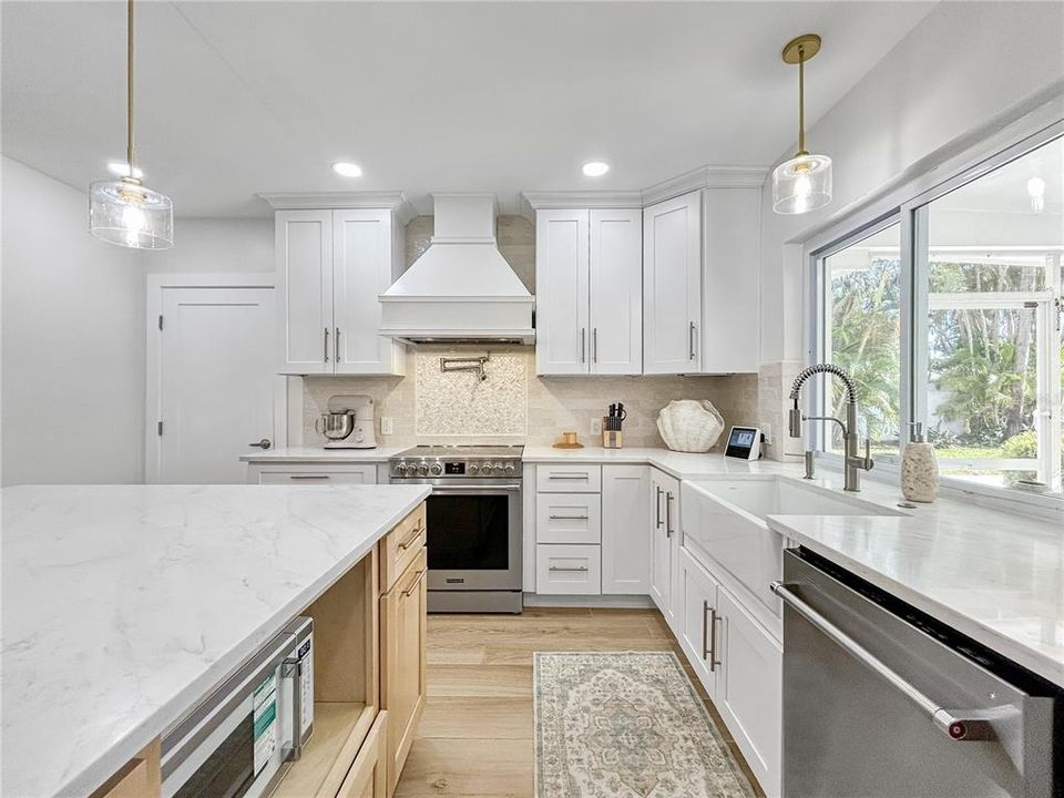 For Sale: $1,175,000 (3 beds, 2 baths, 2367 Square Feet)