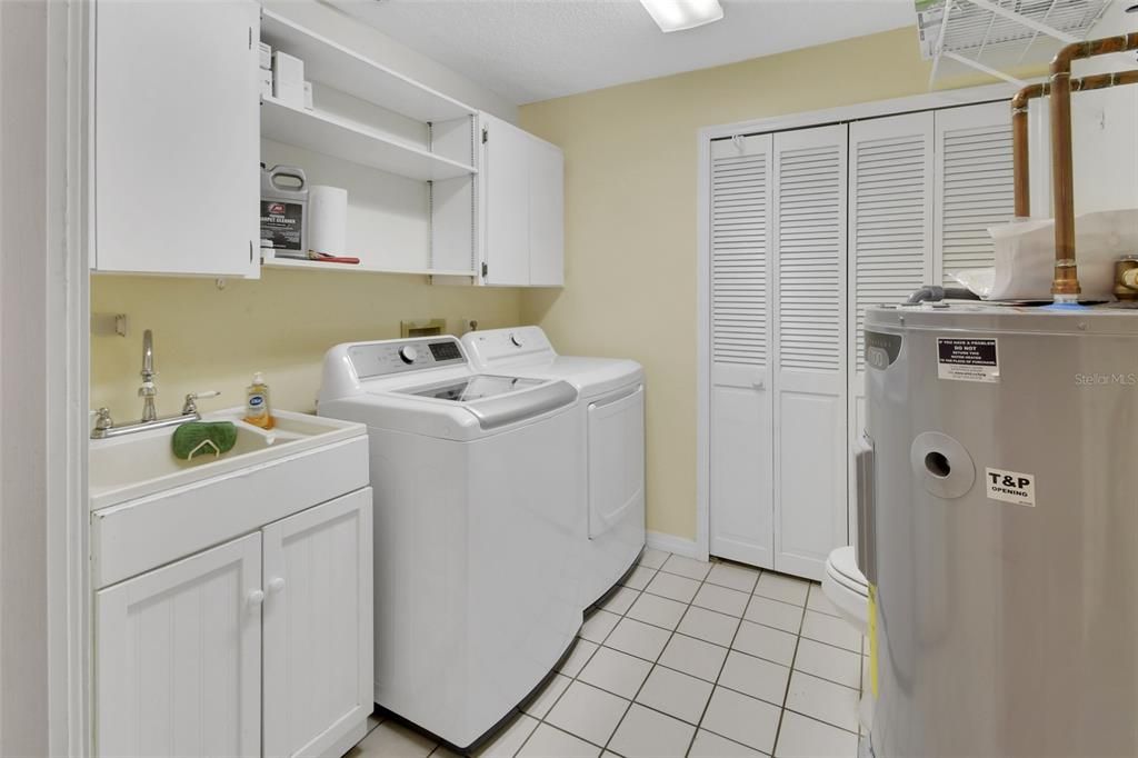 For Sale: $474,900 (4 beds, 2 baths, 2419 Square Feet)