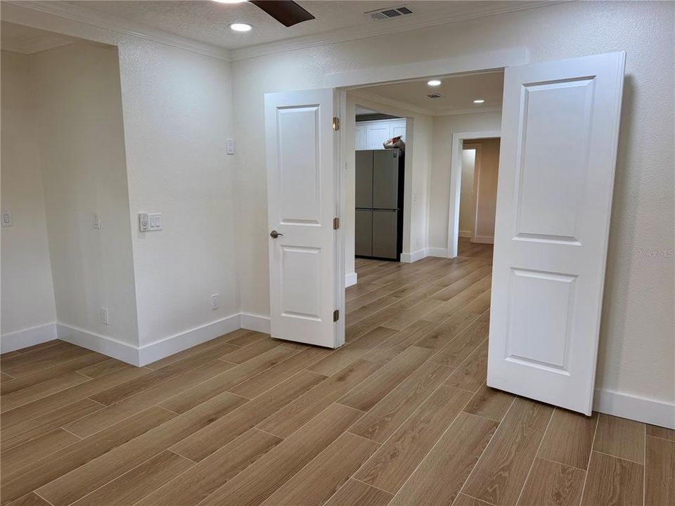 For Rent: $2,350 (2 beds, 1 baths, 1184 Square Feet)