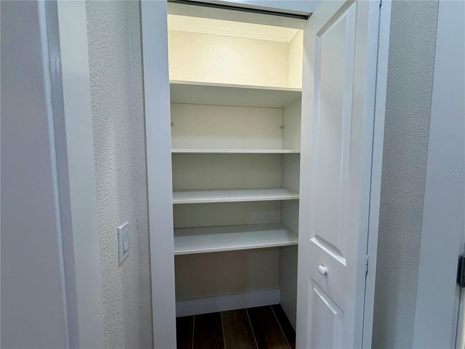 For Rent: $2,350 (2 beds, 1 baths, 1184 Square Feet)