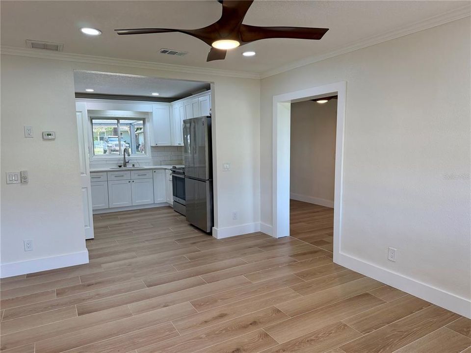 For Rent: $2,350 (2 beds, 1 baths, 1184 Square Feet)
