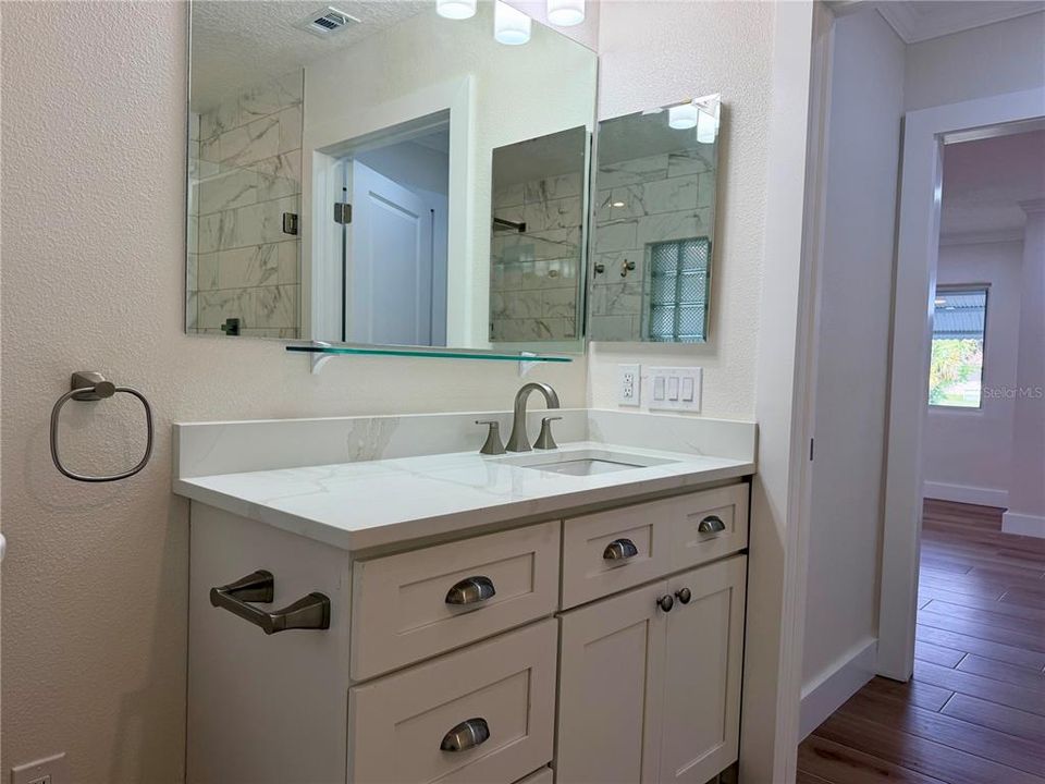 For Rent: $2,350 (2 beds, 1 baths, 1184 Square Feet)