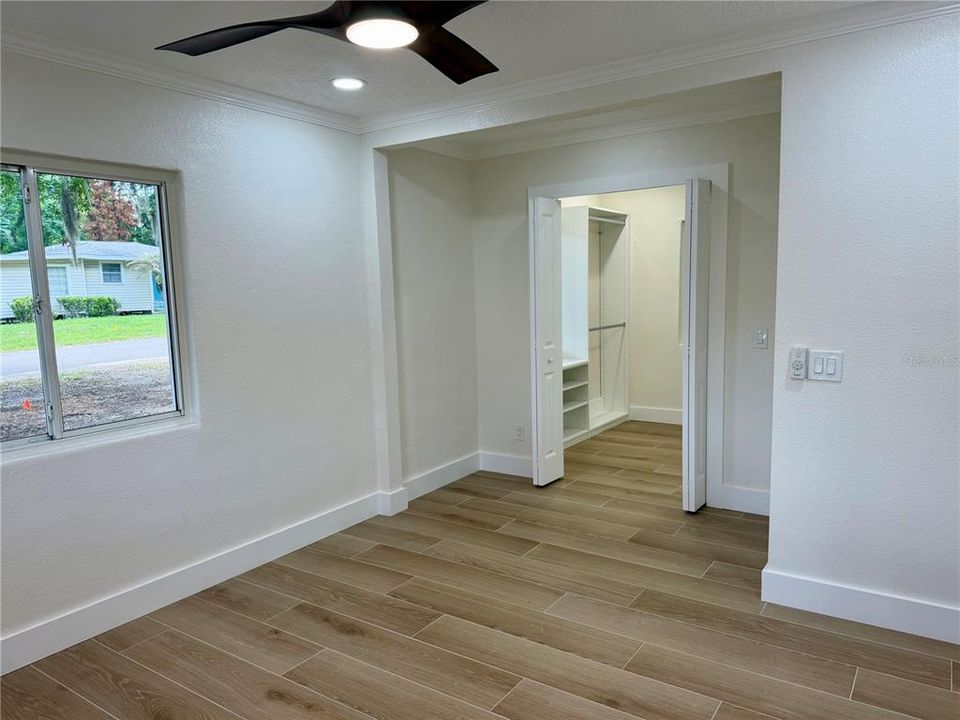 For Rent: $2,350 (2 beds, 1 baths, 1184 Square Feet)