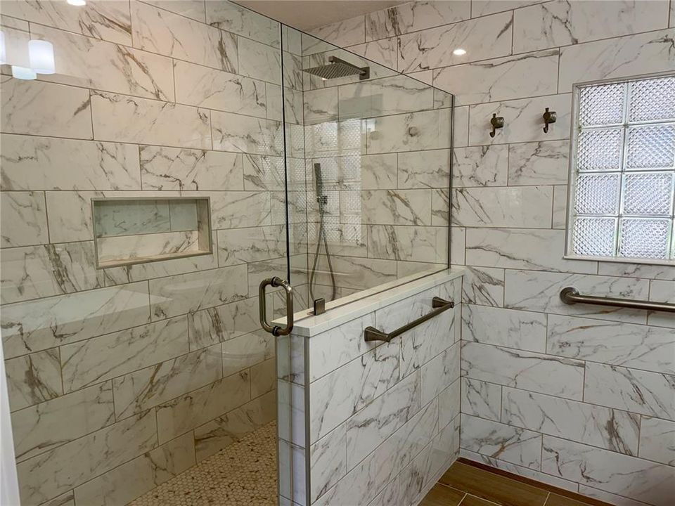 For Rent: $2,350 (2 beds, 1 baths, 1184 Square Feet)