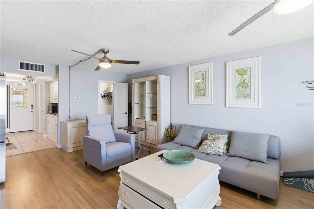 For Sale: $121,500 (1 beds, 1 baths, 485 Square Feet)