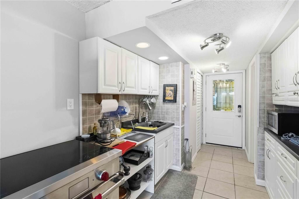 For Sale: $121,500 (1 beds, 1 baths, 485 Square Feet)