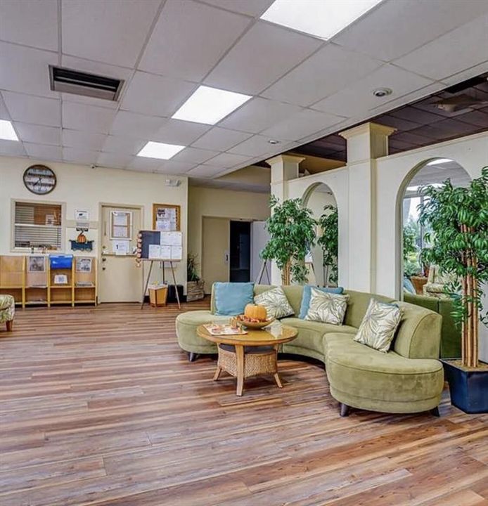 For Sale: $121,500 (1 beds, 1 baths, 485 Square Feet)