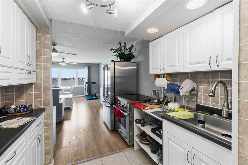 For Sale: $121,500 (1 beds, 1 baths, 485 Square Feet)