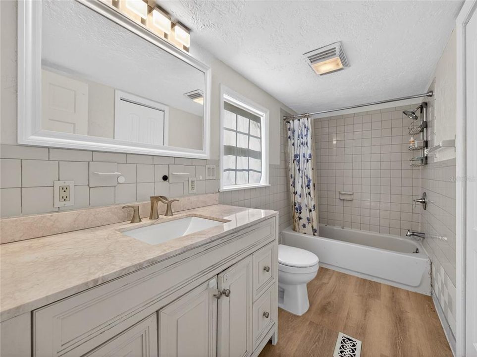 For Sale: $560,000 (3 beds, 2 baths, 1352 Square Feet)