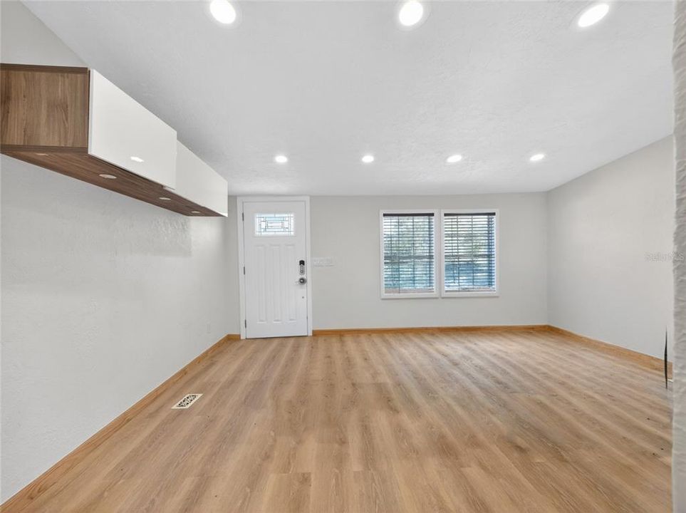 For Sale: $560,000 (3 beds, 2 baths, 1352 Square Feet)