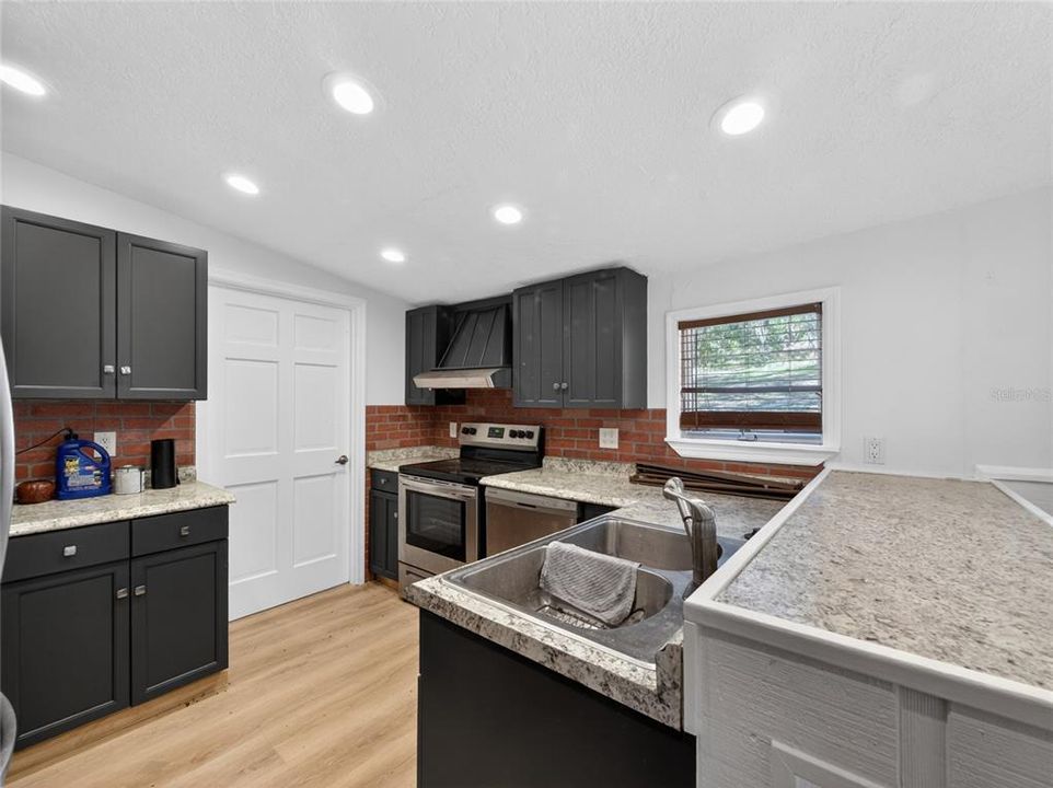 For Sale: $560,000 (3 beds, 2 baths, 1352 Square Feet)