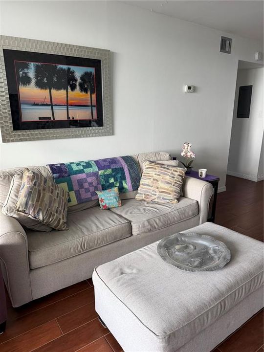 For Rent: $1,850 (2 beds, 2 baths, 975 Square Feet)