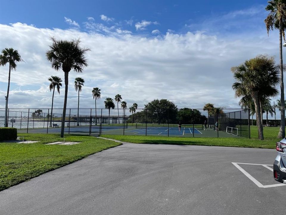 For Rent: $1,850 (2 beds, 2 baths, 975 Square Feet)