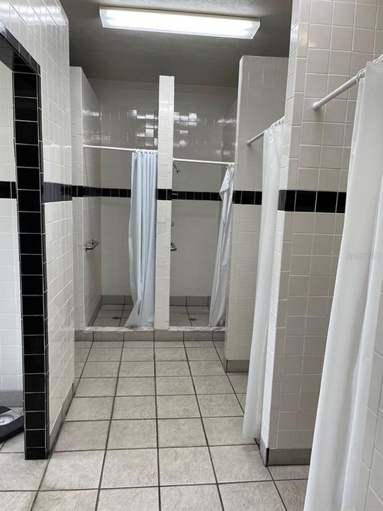 For Rent: $1,850 (2 beds, 2 baths, 975 Square Feet)