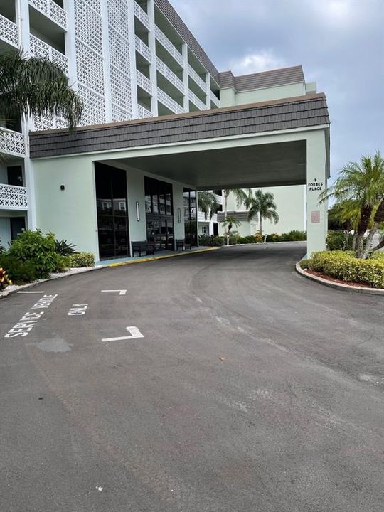 For Rent: $1,850 (2 beds, 2 baths, 975 Square Feet)