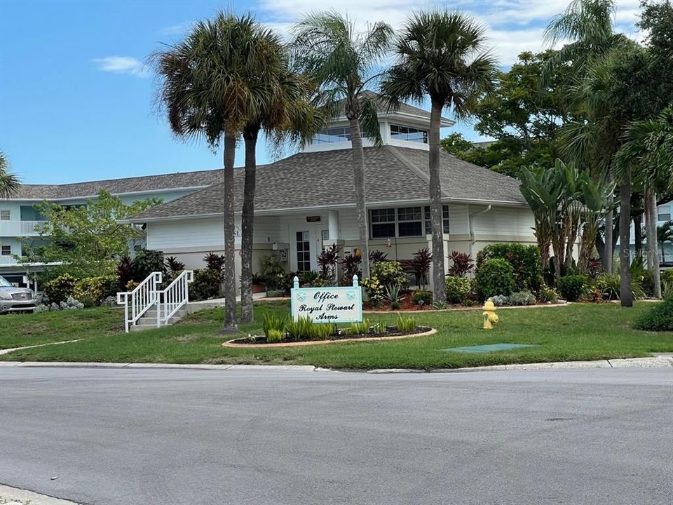 For Rent: $1,850 (2 beds, 2 baths, 975 Square Feet)
