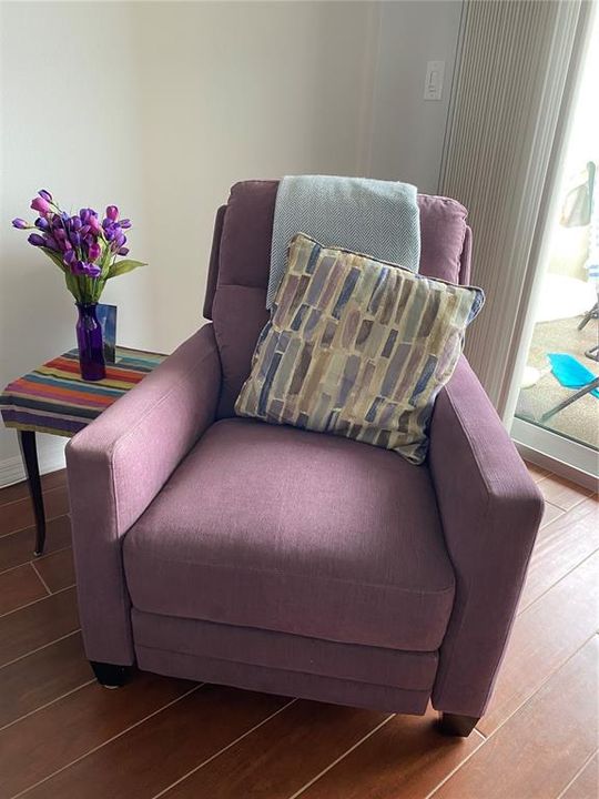 For Rent: $1,850 (2 beds, 2 baths, 975 Square Feet)