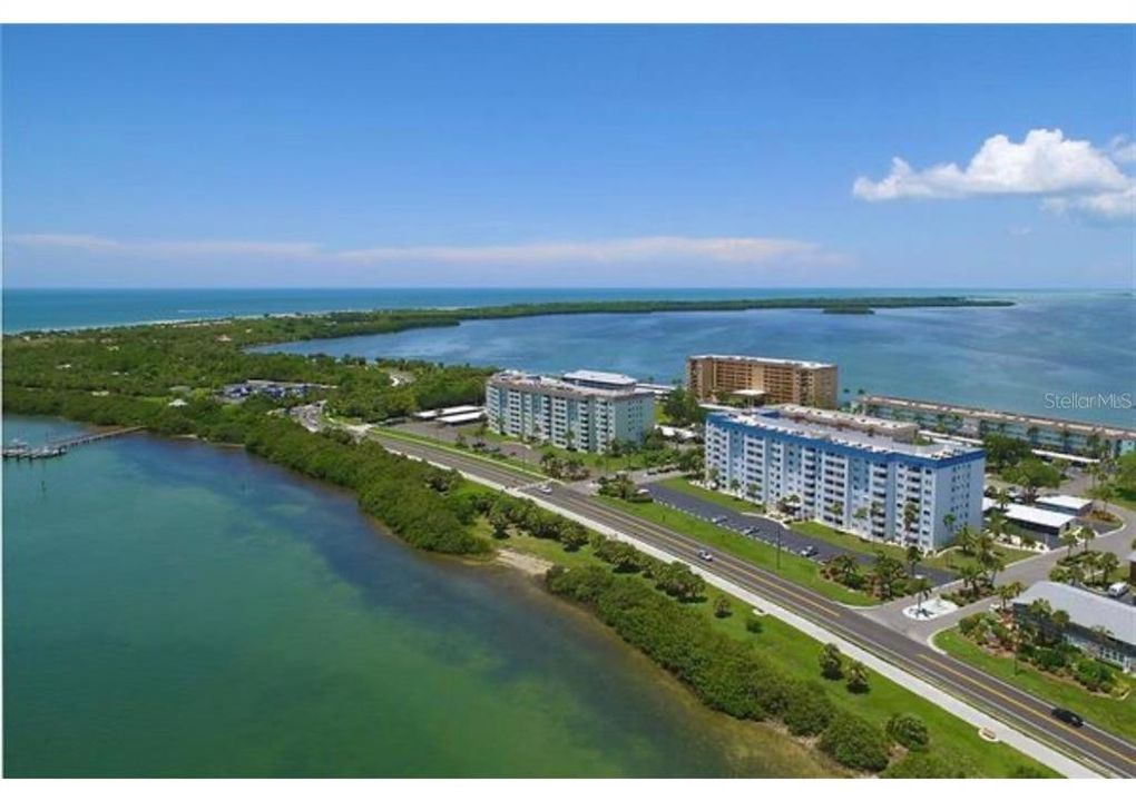 For Rent: $1,850 (2 beds, 2 baths, 975 Square Feet)