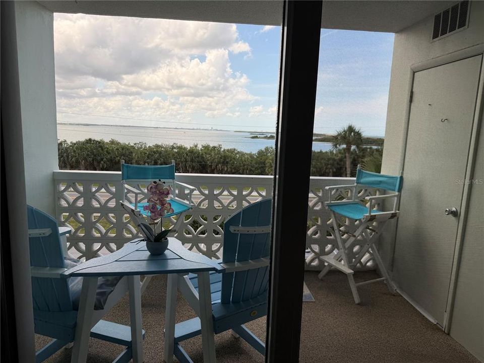 For Rent: $1,850 (2 beds, 2 baths, 975 Square Feet)