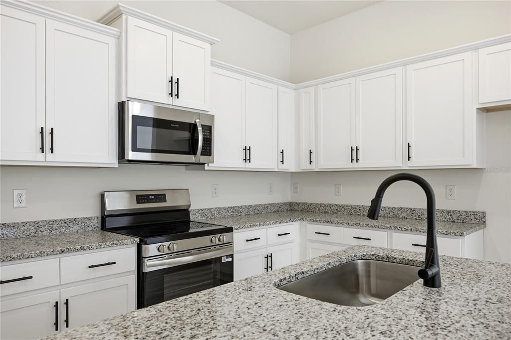 En Venta: $317,400 (4 camas, 2 baños, 1635 Pies cuadrados)